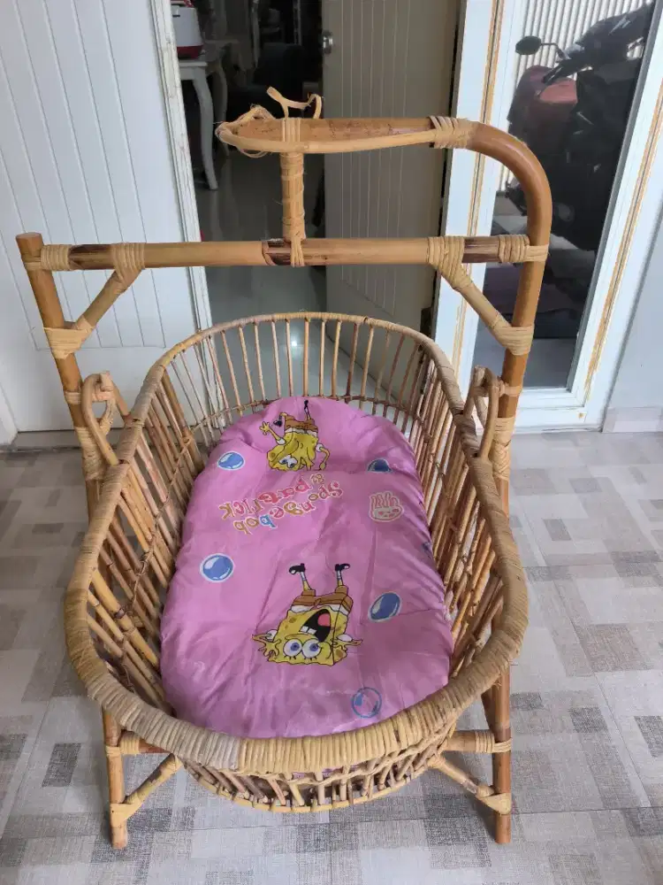 Dijual. Ayunan bayi rotan