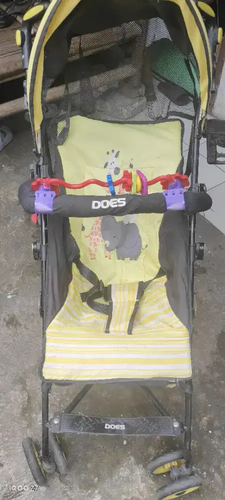 Stroller bayi merk DOES