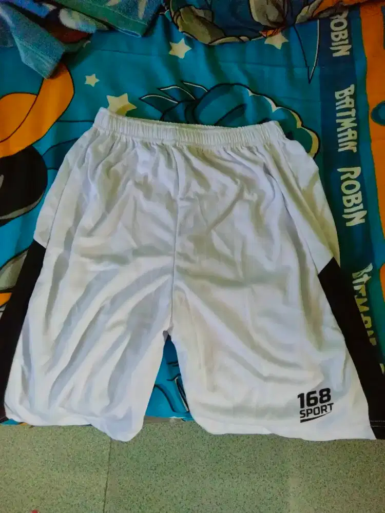 Celana pendek olahraga unisex (pria/wanita)