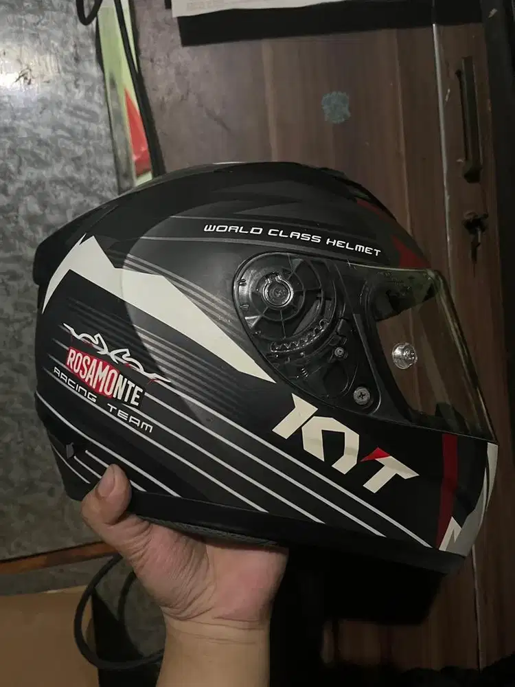 Dijual helm kyt r10 second