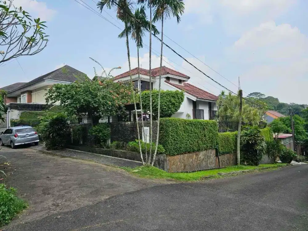 RUMAH MEWAH DENGAN PRIVATE POOL DALAM KOMPLEK ELIT CINERE