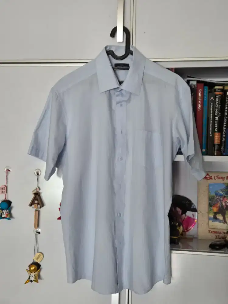 Kemeja Biru L merk Lorenzo Calvino