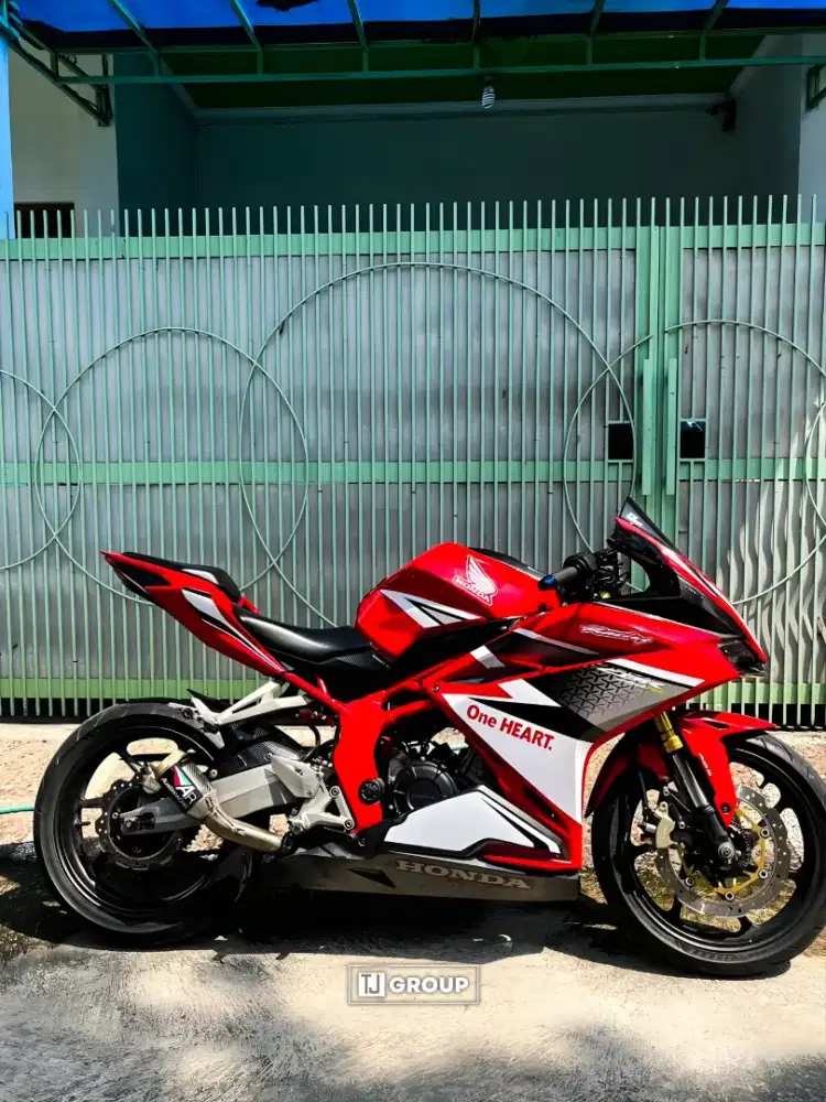FOR SALE!! Honda CBR 250 RR Red Racing