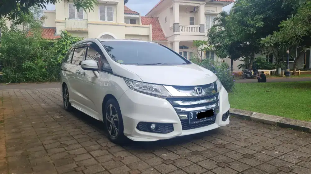Honda Odyssey 2.4 E Putih 2016