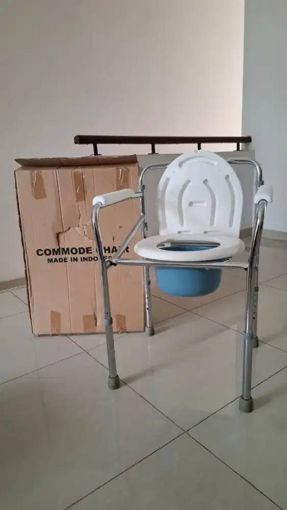 [NEW] Toilet Portable Lipat COMMODE CHAIR