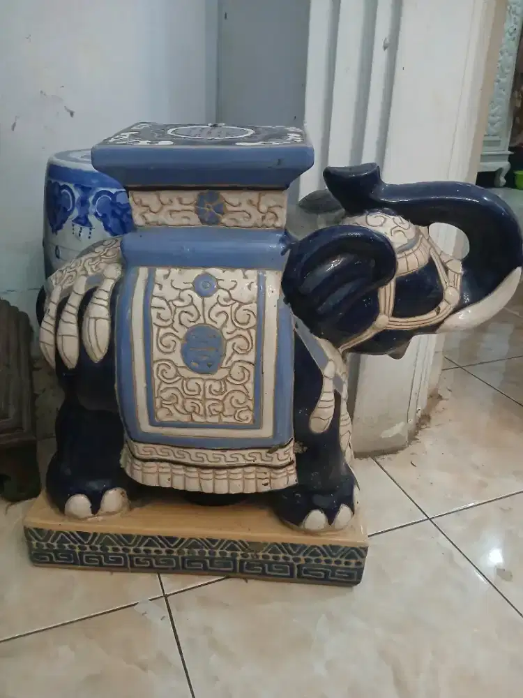 Bunga KristaL & Guci Antik