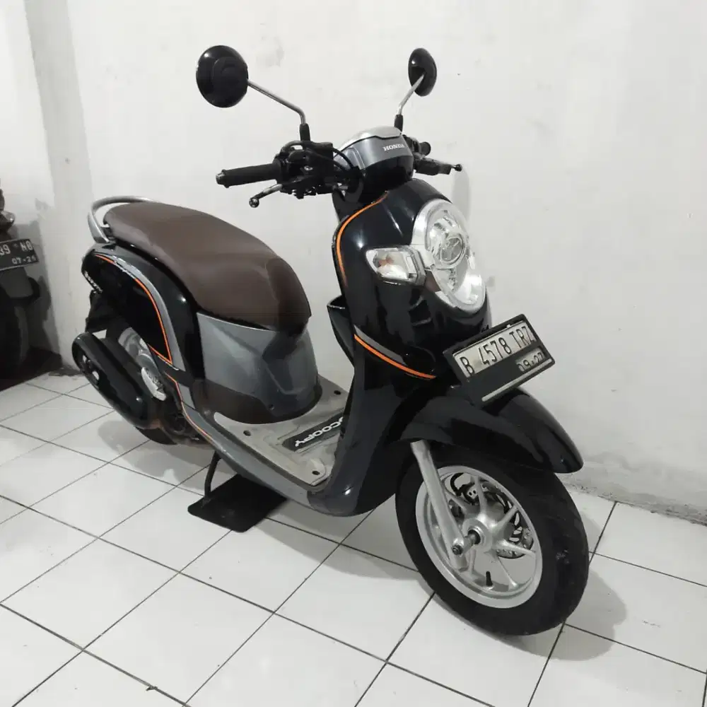 Honda Scoopy Donat 2017 Orisinil Lengkap Bagus