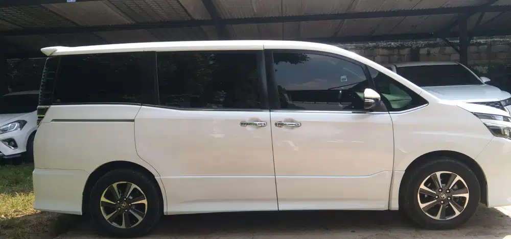 Toyota Voxy 2019 Putih - Low KM 58rb Full Record 4Ban Baru & Upgraded!