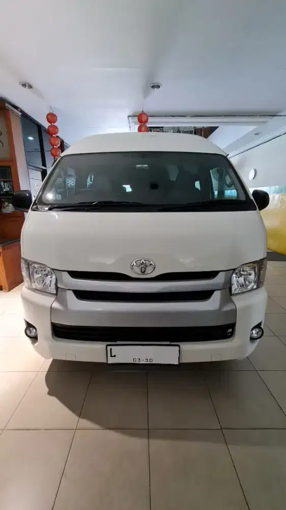 Toyota Hiace Commuter Diesel M/T 2020