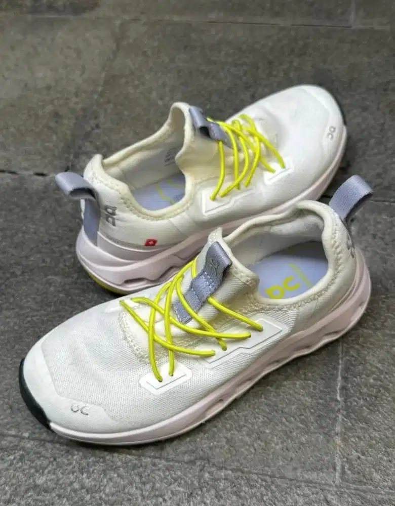 Pre Owned : Sepatu On Cloud Cewek SZ 30 ORIGINAL from JAPAN