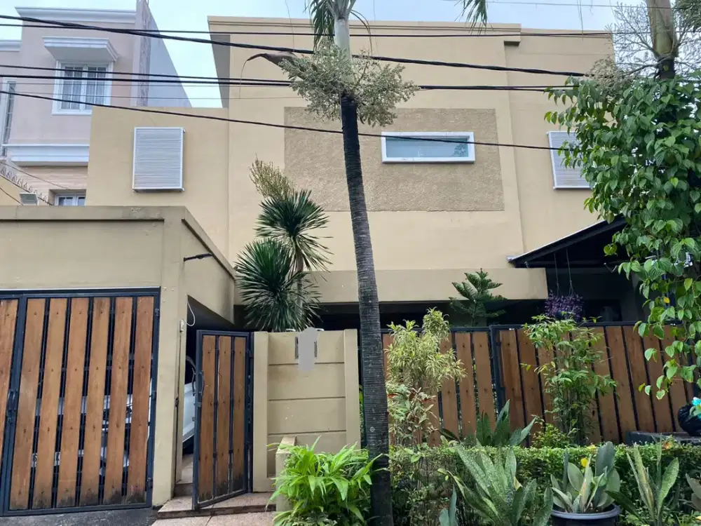 Dijual Rumah Tropis Ada Swimming Pool Lokasi Strategis Dekat Bintaro Plaza di Sektor 3 Bintaro Fm-13244