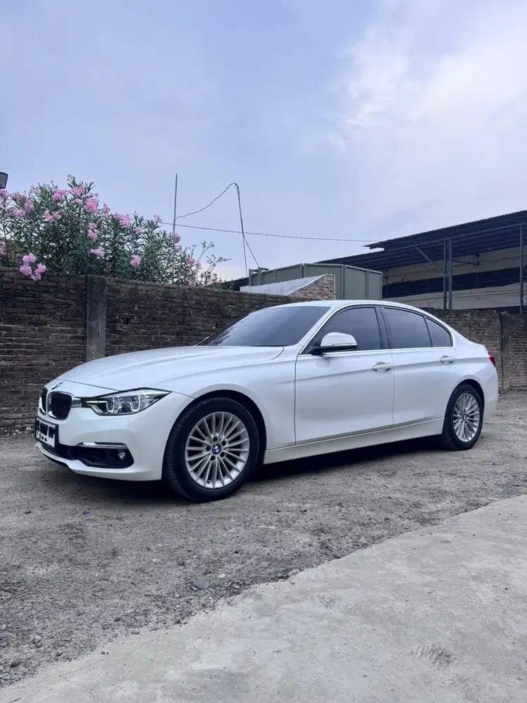 Dijual BMW 320i Luxury F30 2018 White
