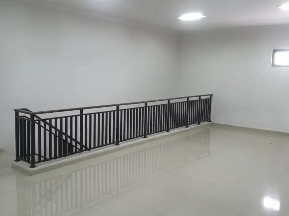 Dijual Ruko Strategis 3 Lantai Dekat Super Indo di Ciputat Fr-17373