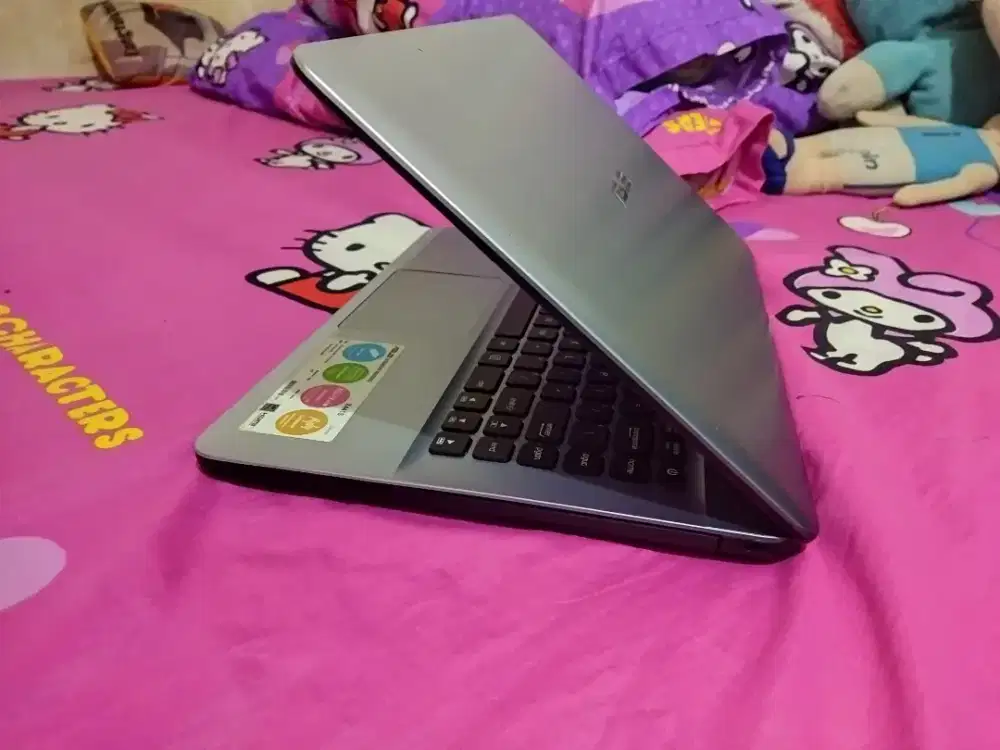Laptop asus x441m
Batre awet banget