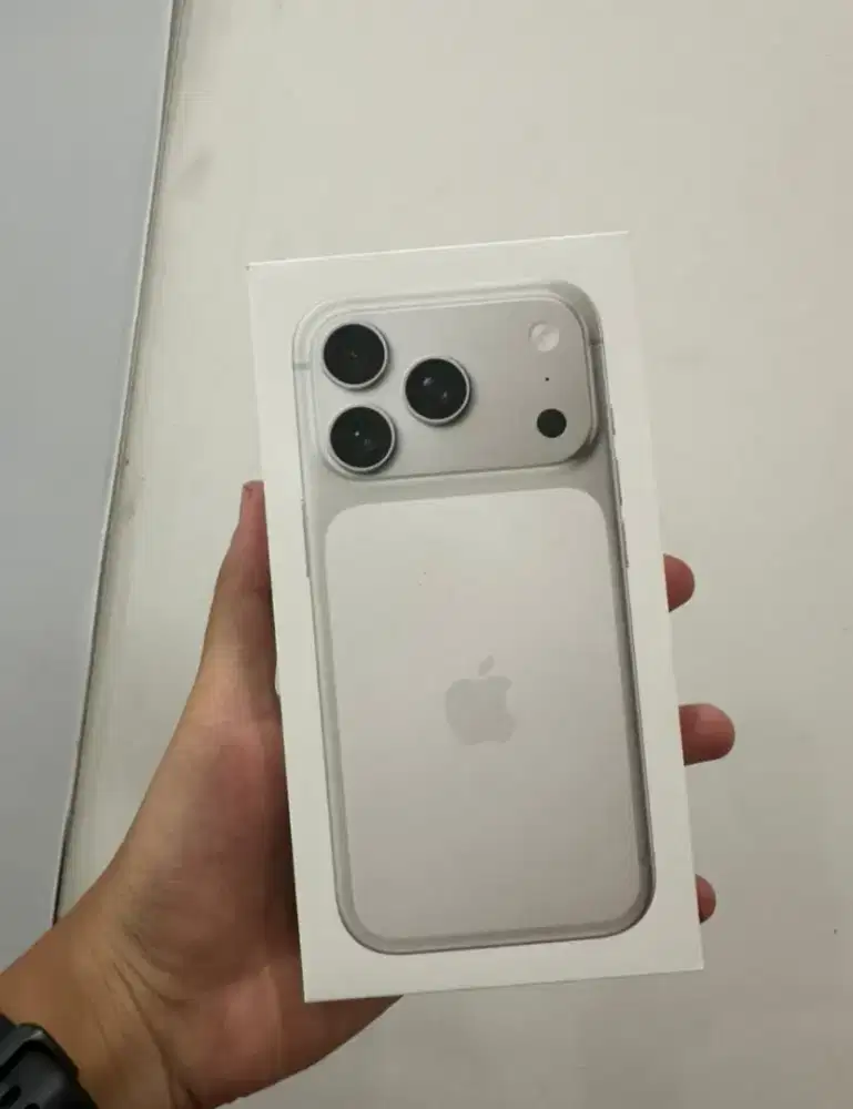 IPHONE 17 PRO SILVER