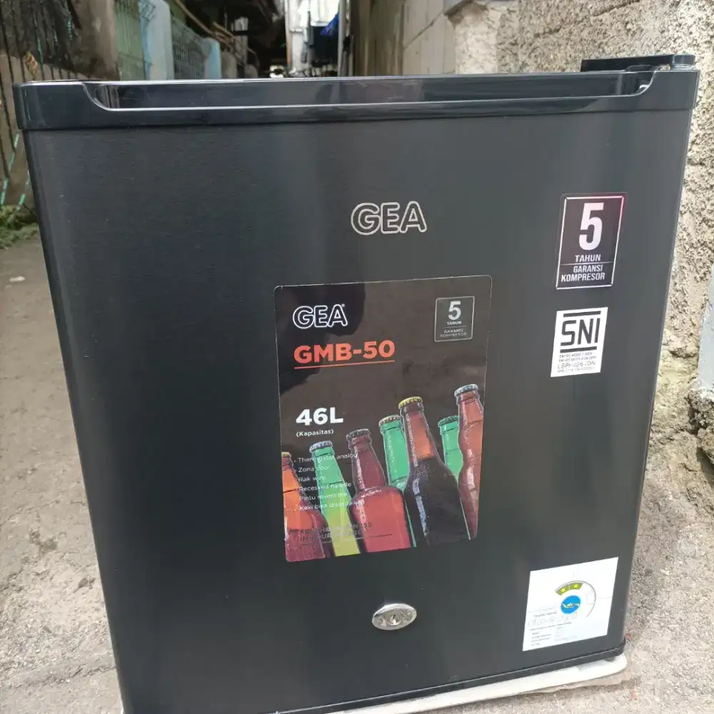 Kulkas mini bar GEA kondisi 95%
