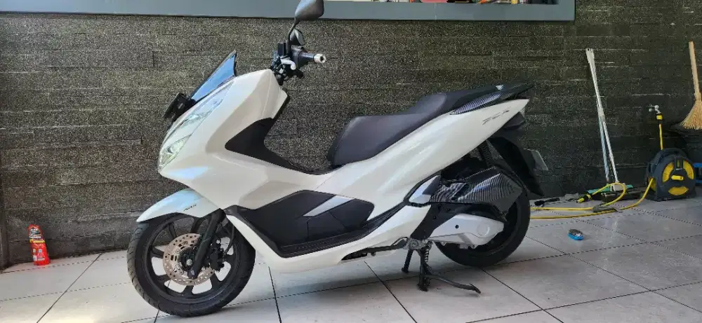 Honda PCX CBS 2018 putih