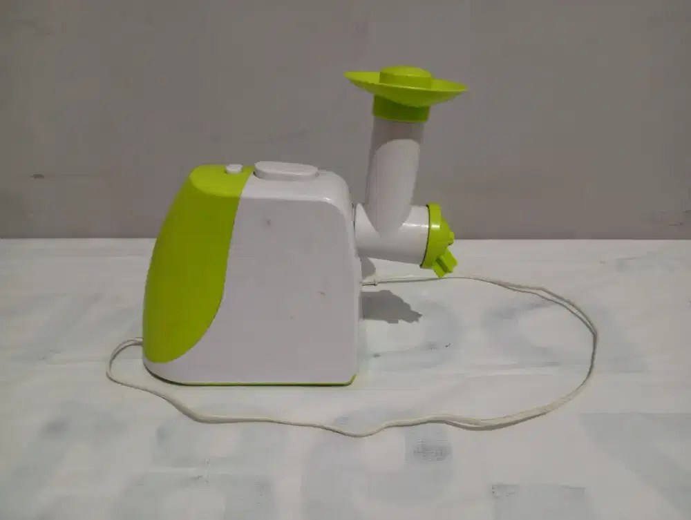 Gilingan perkedel kentang dan makanan bayi