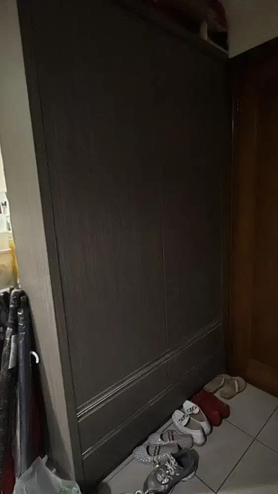 Lemari Sepatu plus laci