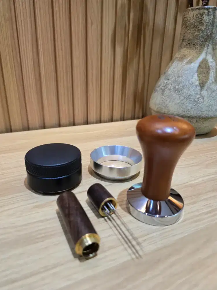 Set peralatan tamping dan pembuatan kopi espresso