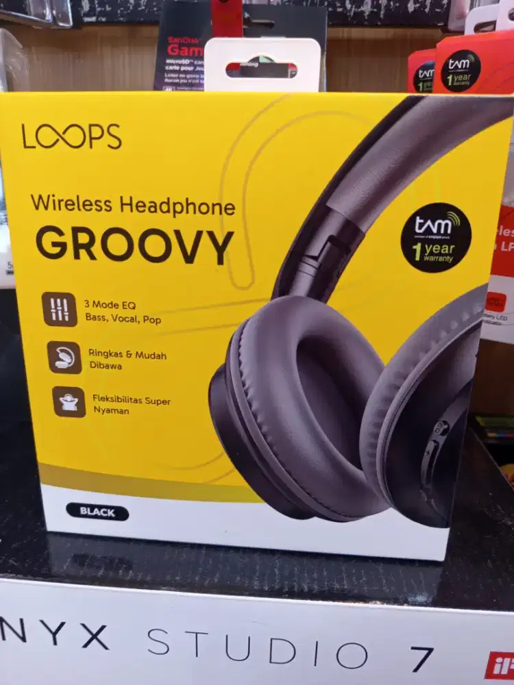 Wireless headphones groovy