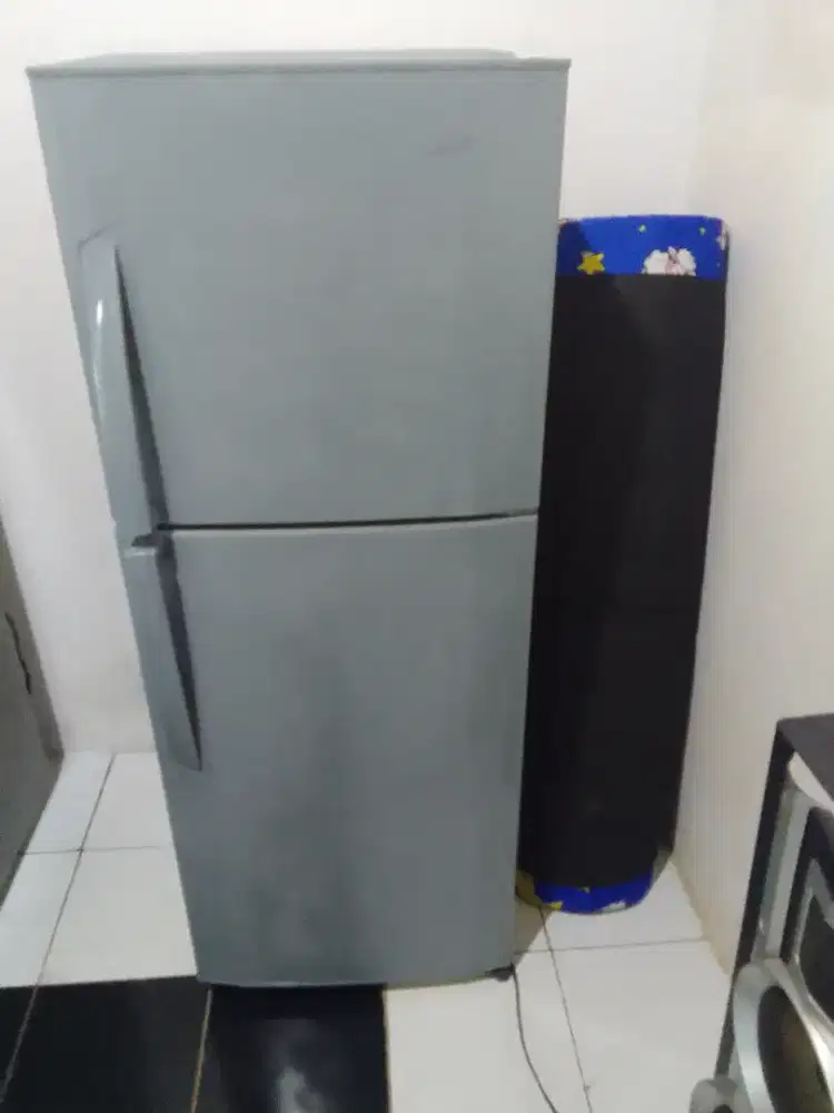 Kulkas 2 pintu no frost merk.LG