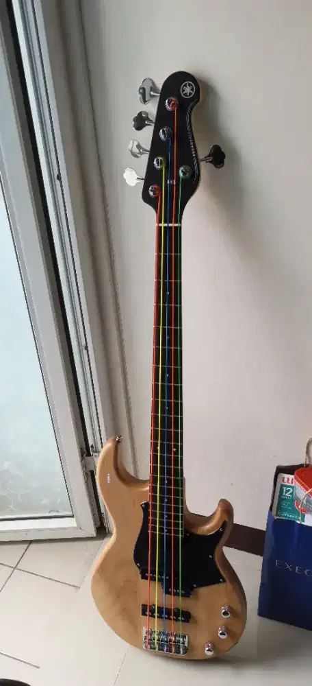 Gitar Bass (Yamaha BB235)