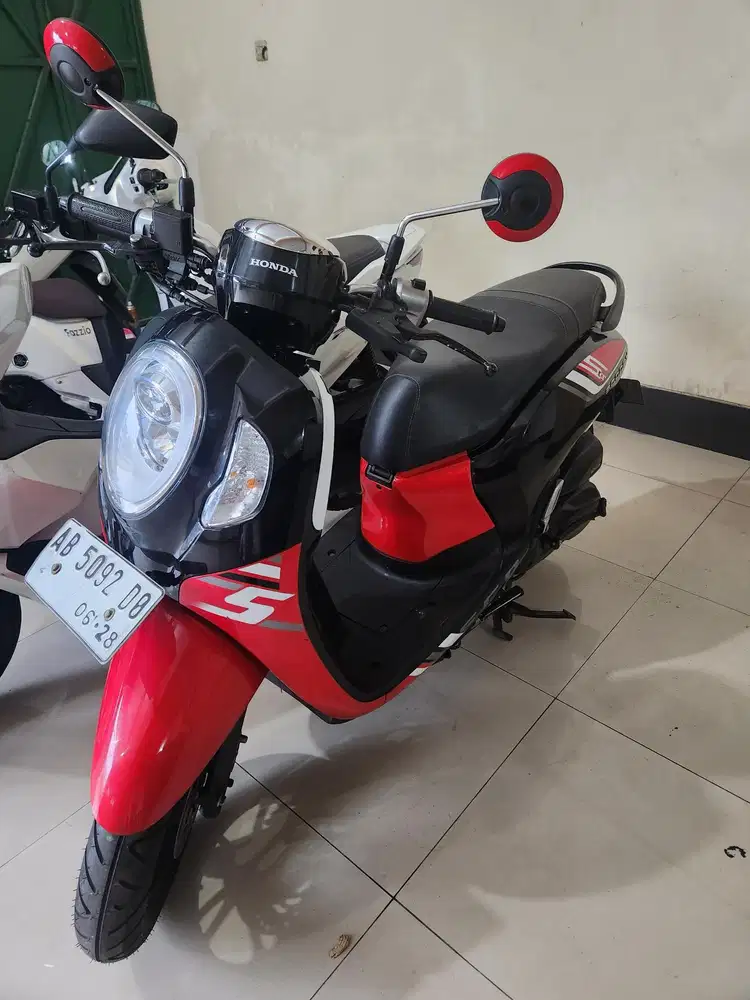Scoopy hitam merah 2023 gbm.