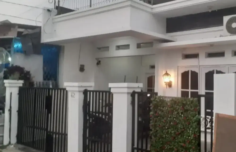 Jual murah rumah 2 lantai & usaha di Jl.Calung Raya, dekat SMPN 4