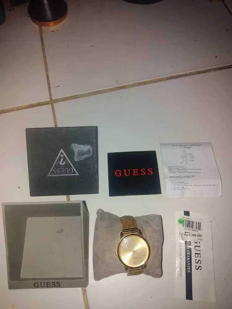 Jam tangan merk guess