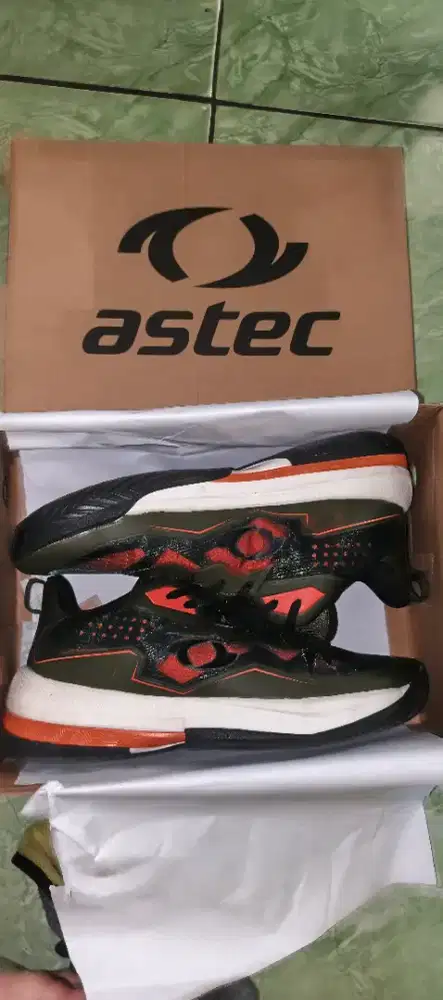 DIJUAL SEPATU ASTECC LIKE NEW SIZE 44