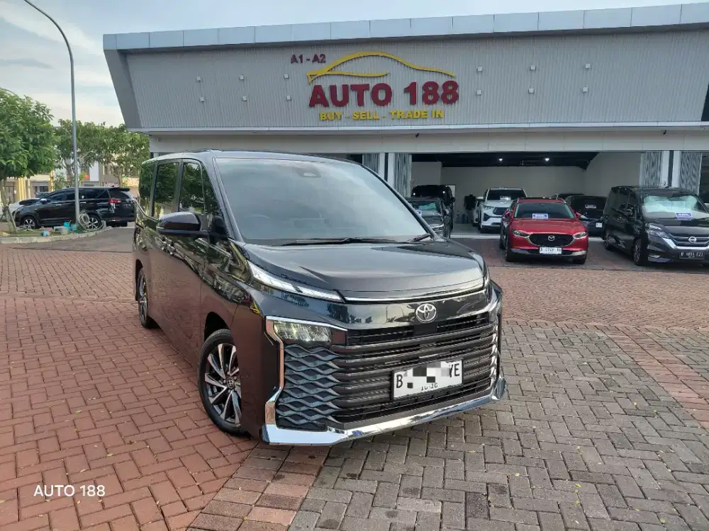 (KM 3RB) TOYOTA VOXY 2.0 AT TAHUN 2025