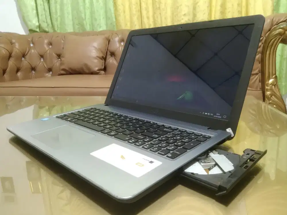 Laptop Asus Vivobook X540SA Ram 2Gb ddr4 Ssd 128Gb Layar Lebar 15.6 in