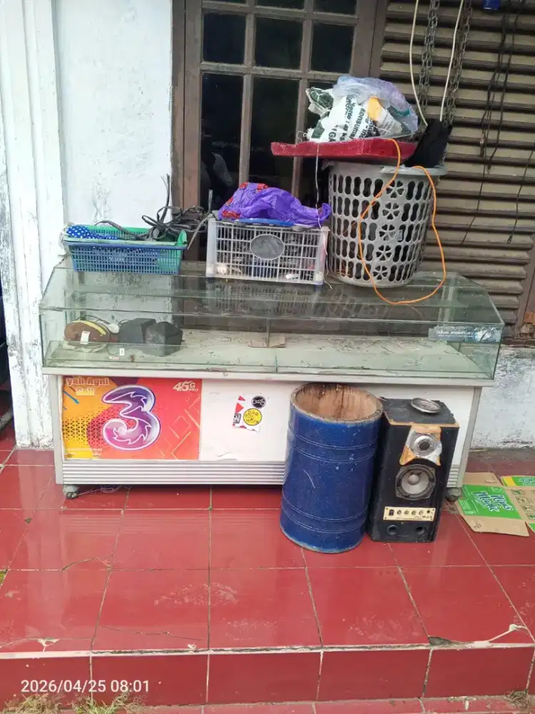 Etalase bekas konter