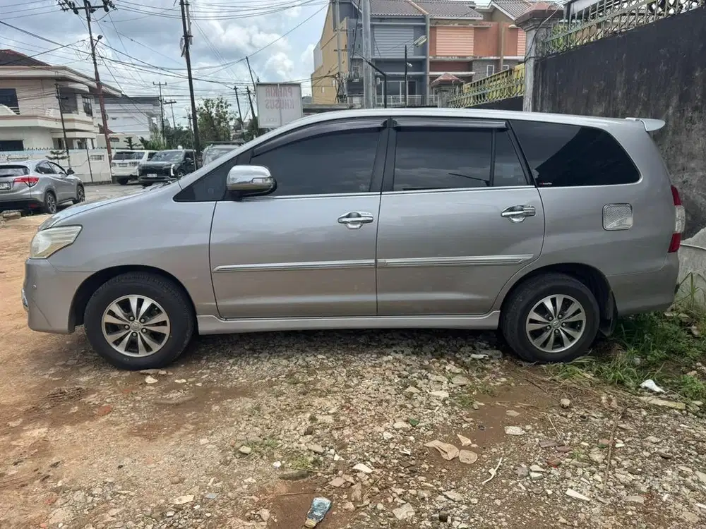 Innova Diesel  ATType V 2.5 Tahun 2015 Orisinil dan Body Kaleng