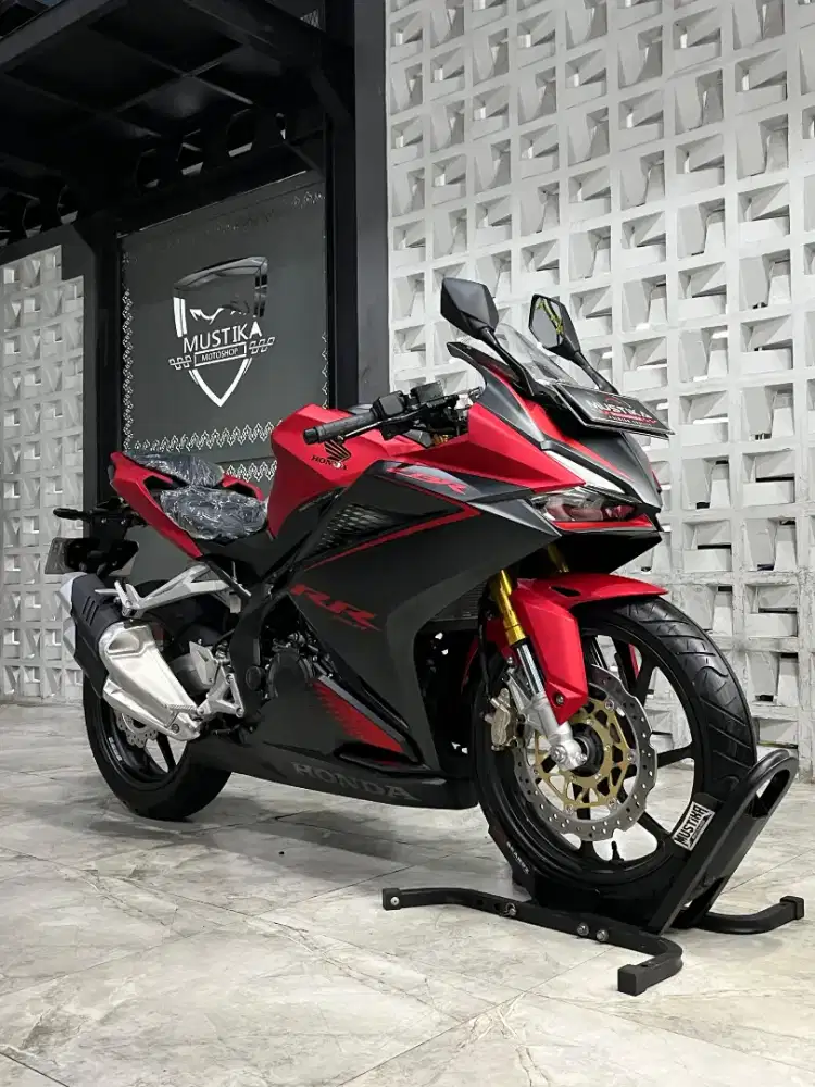 KM 400 perak‼️Honda CBR 250RR 2021. DANNY Mustika Motor Sulfat