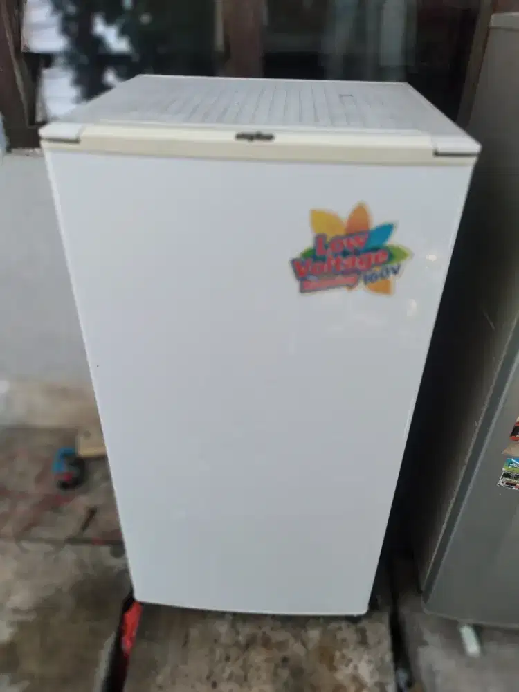 DIJUAL KULJAS SATU PINTU MERK SANYO