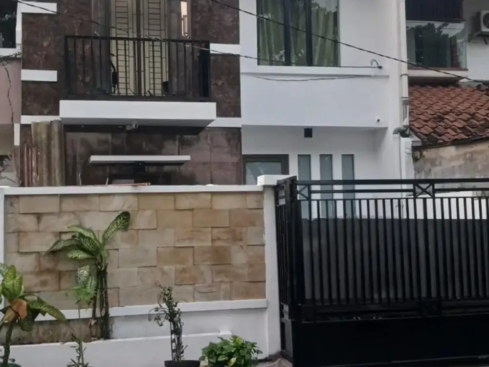 Dijual Rumah 3 Lantai Kawasan Elit Strategis Full Furnish Di Babatan Pratama Wiyung Surabaya