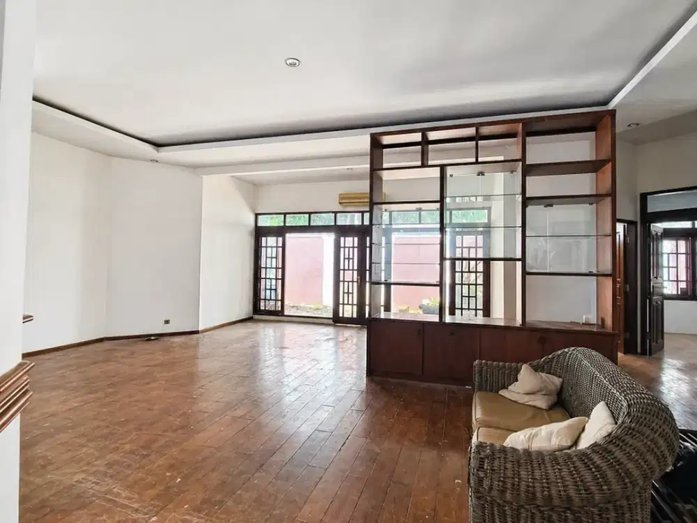 Rumah 420m2 4+2KT SHM Bisa KPR Strategis di Kebayoran Lama