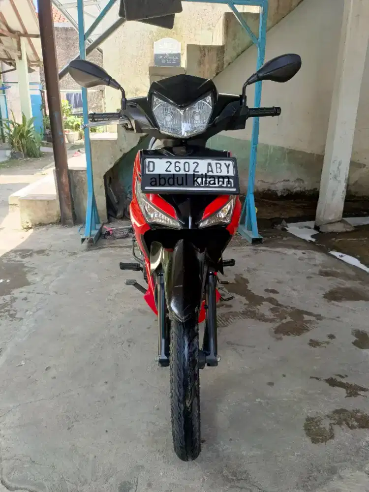Supra x 125 FI hitam merah