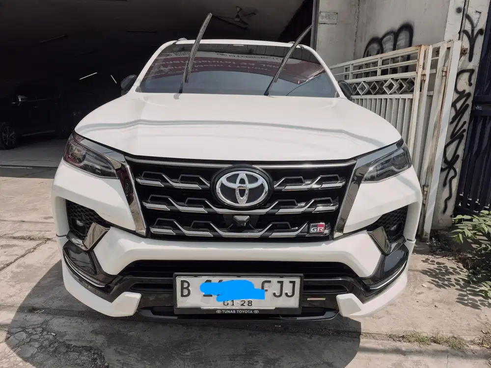 TOYOTA FORTUNER VRZ GR 2.8 MATIC 2022 PUTIH
