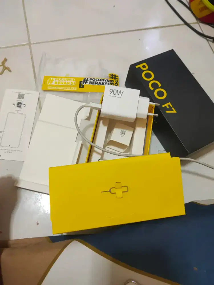 Jual poco f7 momggo yg minat ya