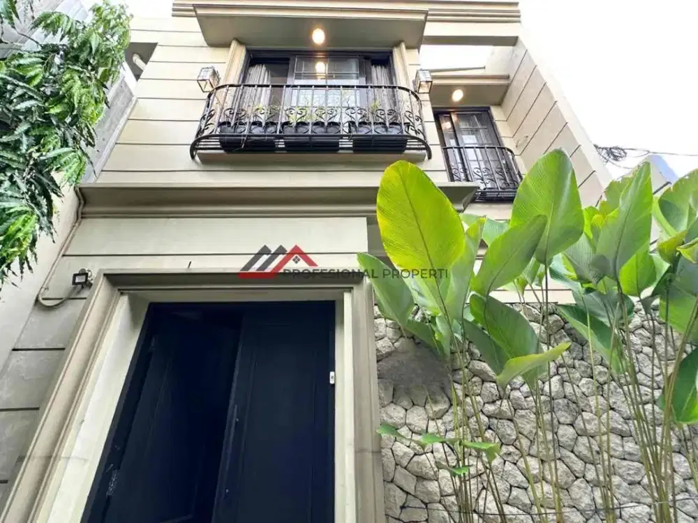 Rumah American Classic Dalam Komplek Di Cipete