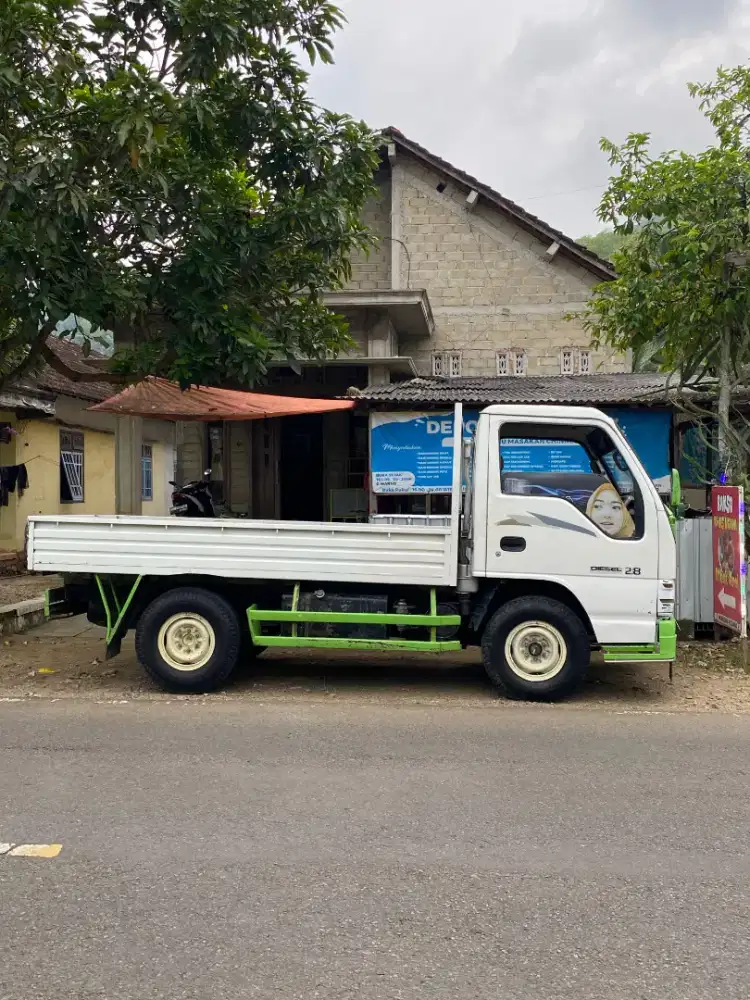 Isuzu ELF Engkel