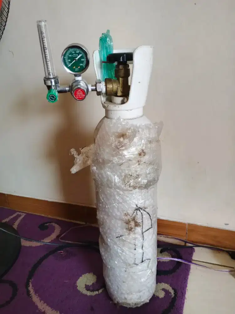 Tabung Oksigen dan Regulator
