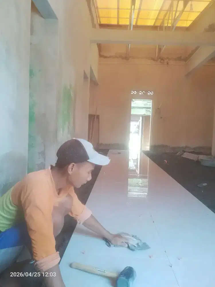 Tukang pasang keramik granit berpengalaman