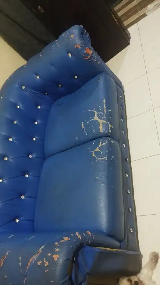 2 sofa tebal sedkit goresan