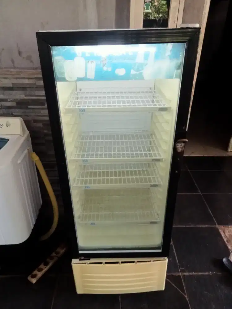 Showcase general 4 rak