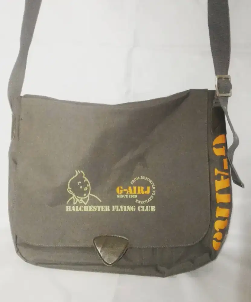 Tas Tintin G-AIRJ sling bag original 
Kondisi NBU