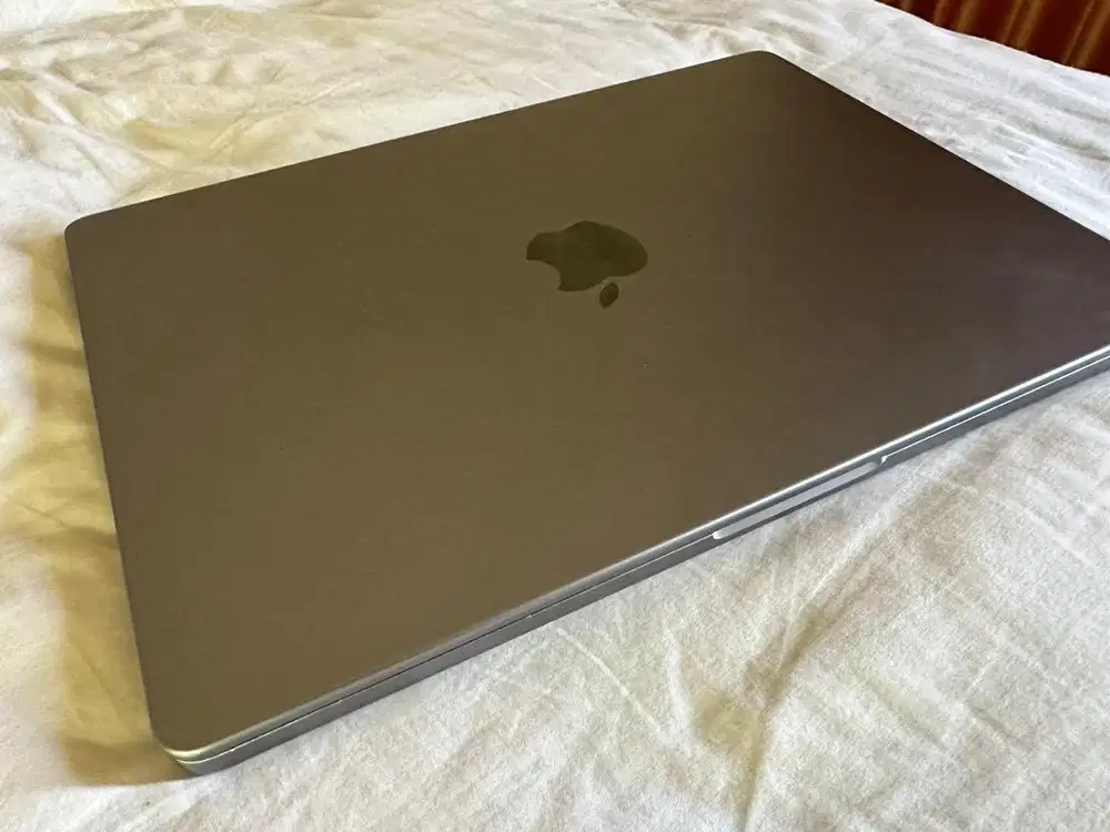 For sale 14 inch Macbook Pro M1 Pro / 1 TB SSD / 16 gb memory